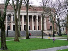 美國政府取消哈佛大學招收國際學生資質
