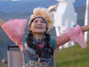 台灣網紅變裝哈薩克族美女 送出來自阿勒泰將軍山的邀請