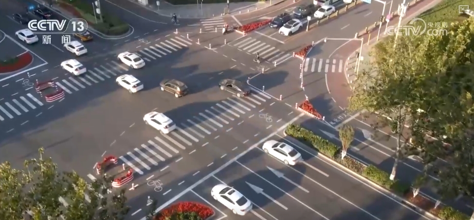 從“車看燈”到“燈看車” “軟環境+硬政策”支撐自動駕駛“加速跑”