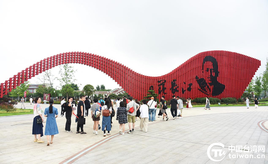 參觀人文景觀 體驗文藝創作 台灣青年樂遊內江
