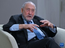 諾獎得主施蒂格利茨:中國經濟增長仍具廣闊空間 香港橋梁作用將更重要 諾獎得主施蒂格利茨:中國經濟增長仍具廣闊空間 香港橋梁作用將更重要