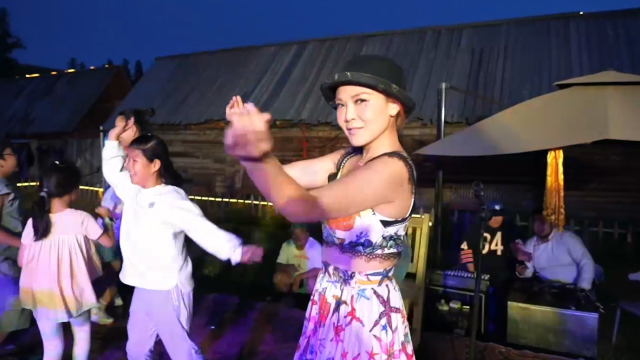 台灣網紅帶你走進新疆喀納斯老村_fororder_螢幕截圖 2025-10-17 224721