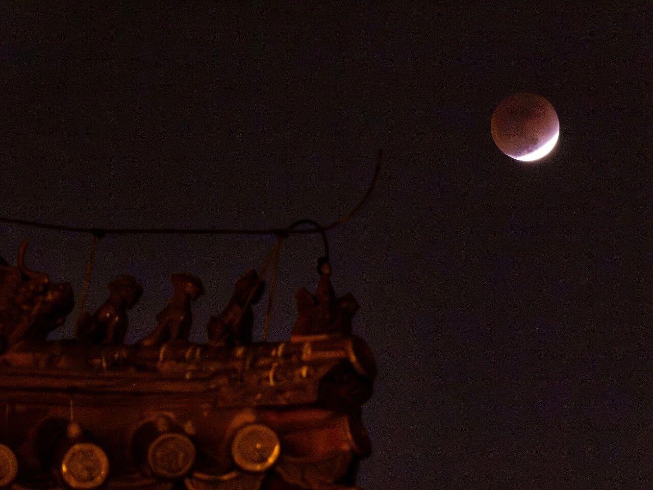 刷屏朋友圈！“元宵紅月”高清大圖來了