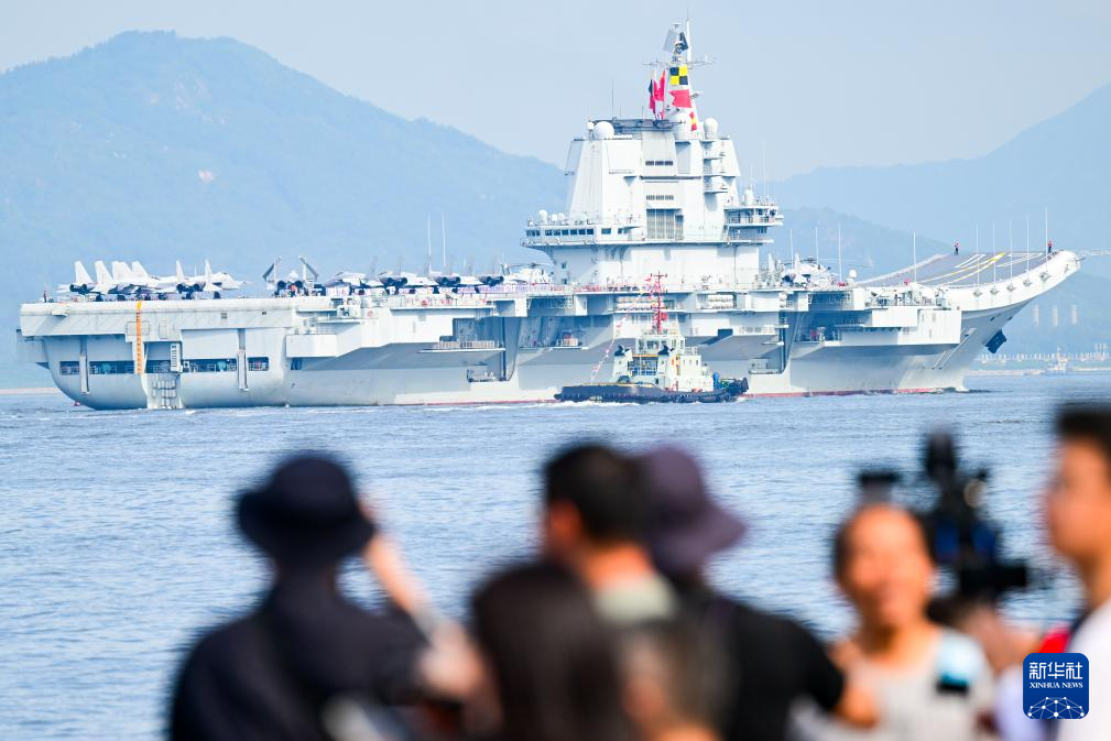 中國海軍山東艦航母編隊抵達香港