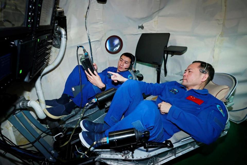 “神二十一”飛天在即 乘組地面訓練精彩瞬間→ “神二十一”飛天在即 乘組地面訓練精彩瞬間→