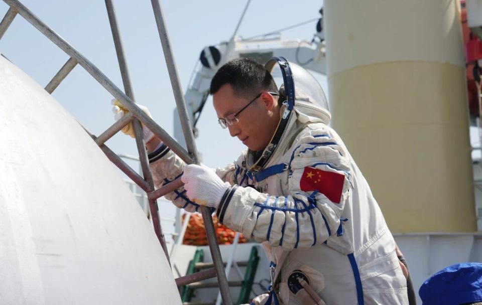 “神二十一”飛天在即 乘組地面訓練精彩瞬間→ “神二十一”飛天在即 乘組地面訓練精彩瞬間→