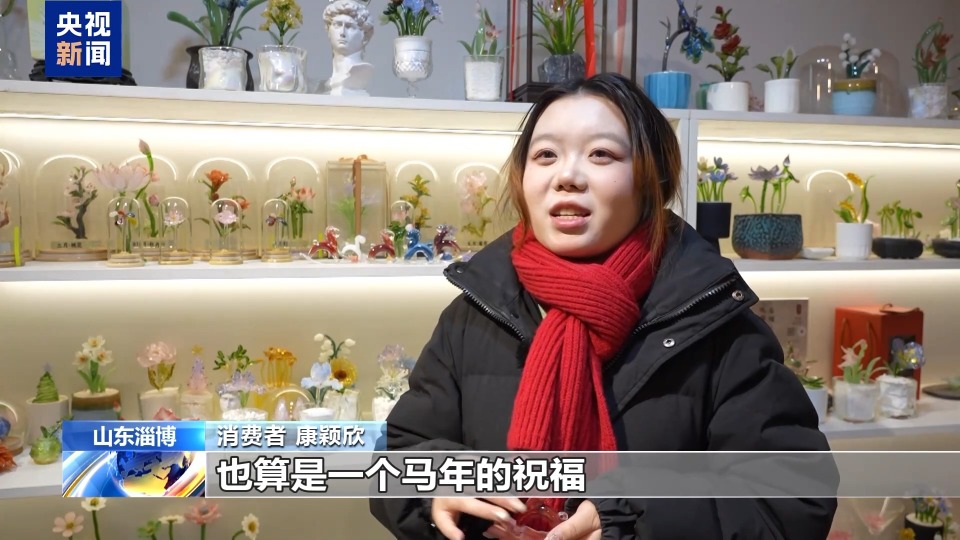 年貨市場“馬”上熱 琉璃馬、硃砂文創熱銷 年貨市場“馬”上熱 琉璃馬、硃砂文創熱銷