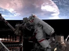 神舟二十一號航天員乘組圓滿完成第一次出艙活動