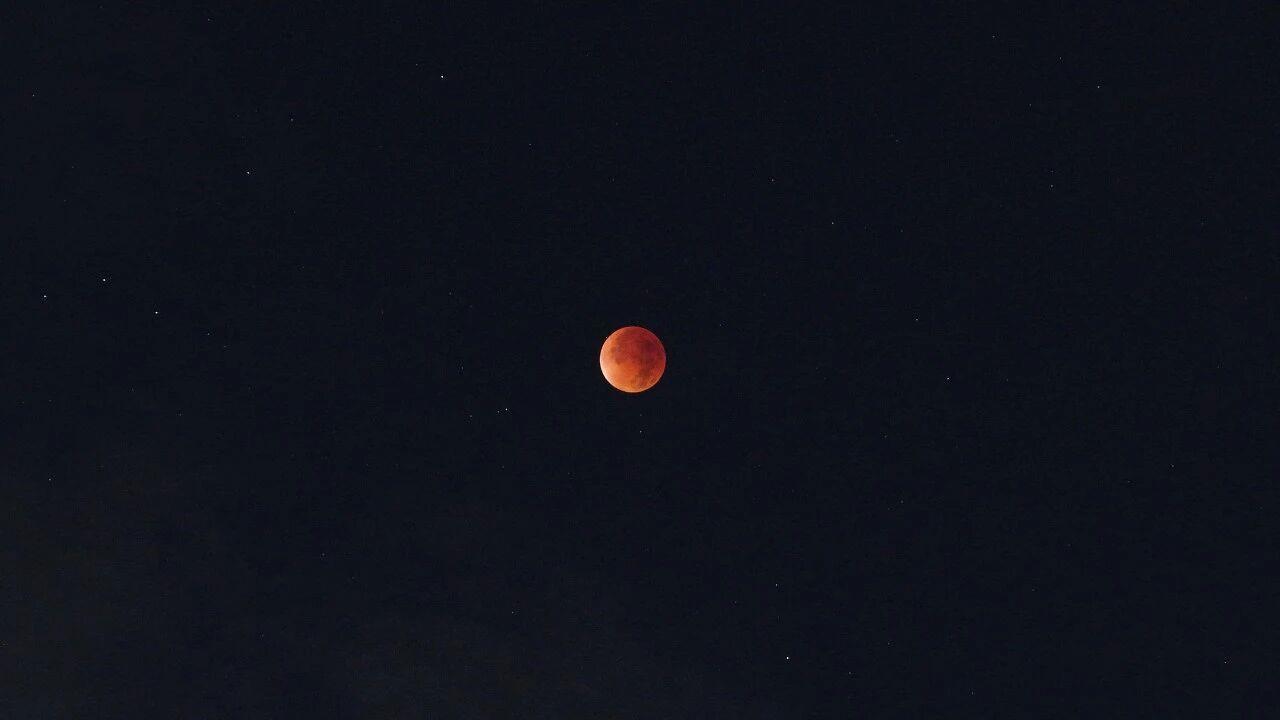 刷屏朋友圈！“紅月亮”高清大圖來了