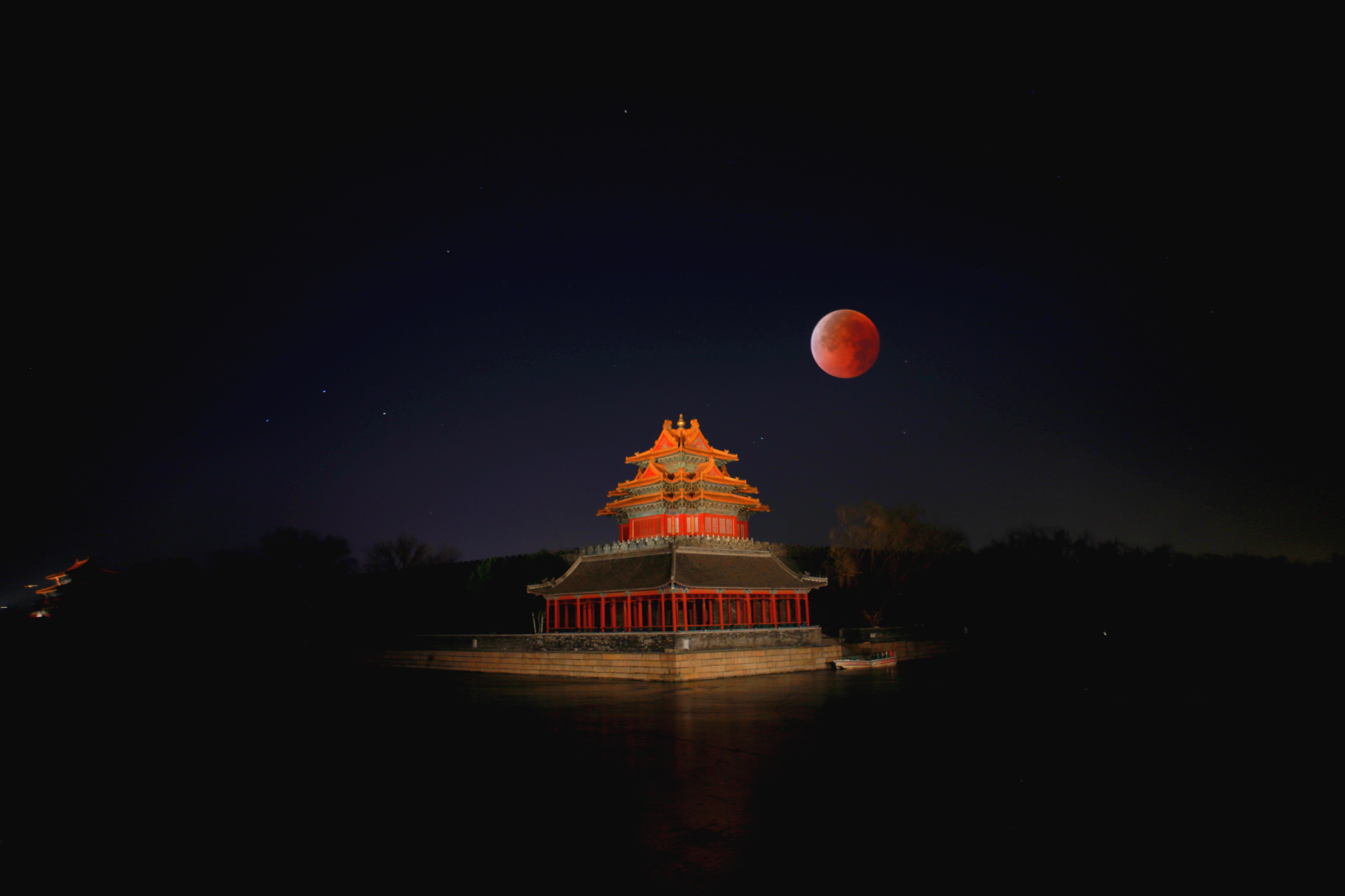 刷屏朋友圈！“紅月亮”高清大圖來了