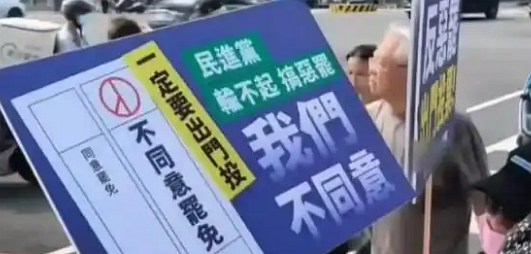家人遭極端分子攻擊 英籍記者揭“大罷免”內幕 批台灣走錯了方向