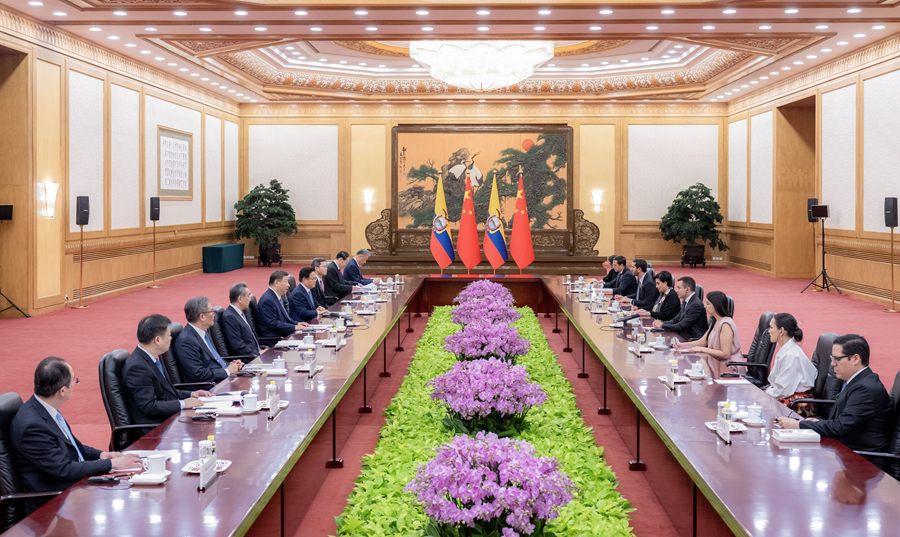 習近平會見厄瓜多爾總統諾沃亞