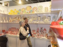 “中國白·德化瓷”閃耀香江 會展業推動香港經貿發展