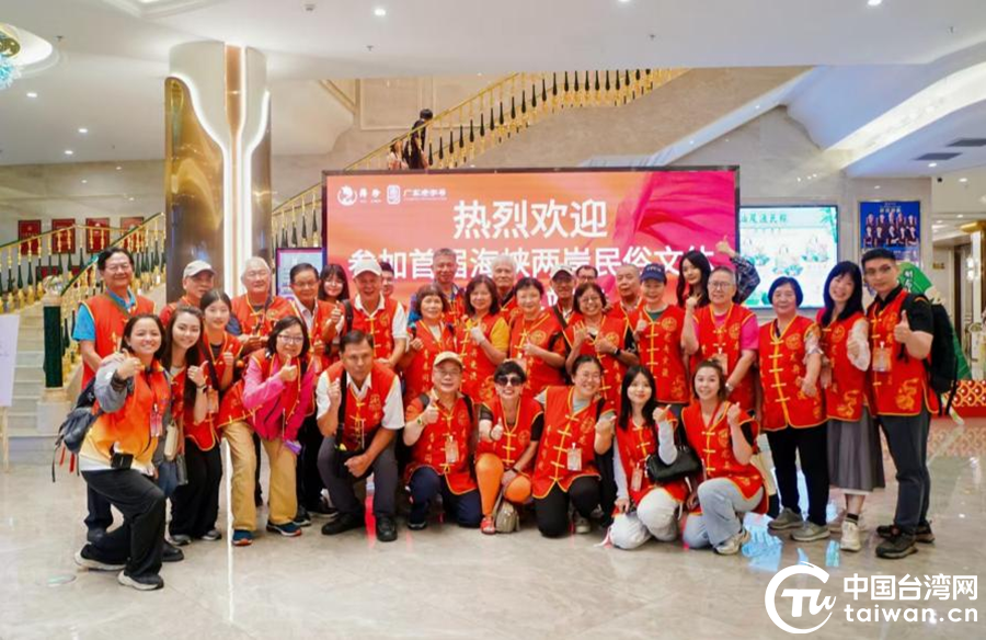 首屆海峽兩岸民俗文體匯乙巳端午海上龍舟匯演在汕尾品清湖舉行