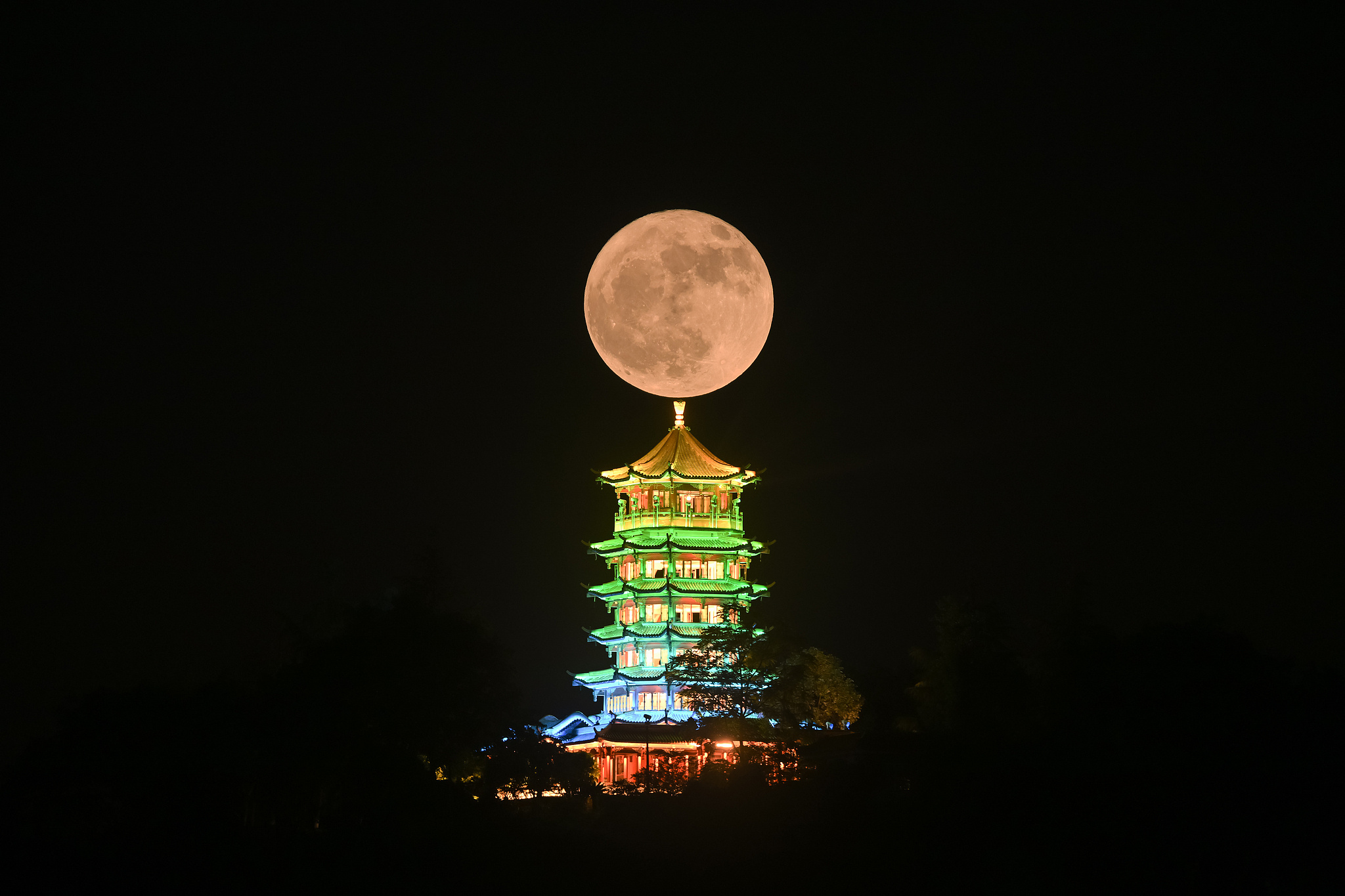 2025“最低滿月”限時登場！你看到了嗎？