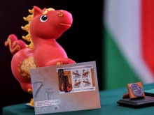 中匈聯合發行“民族瑰寶·匈中民族樂器”郵票