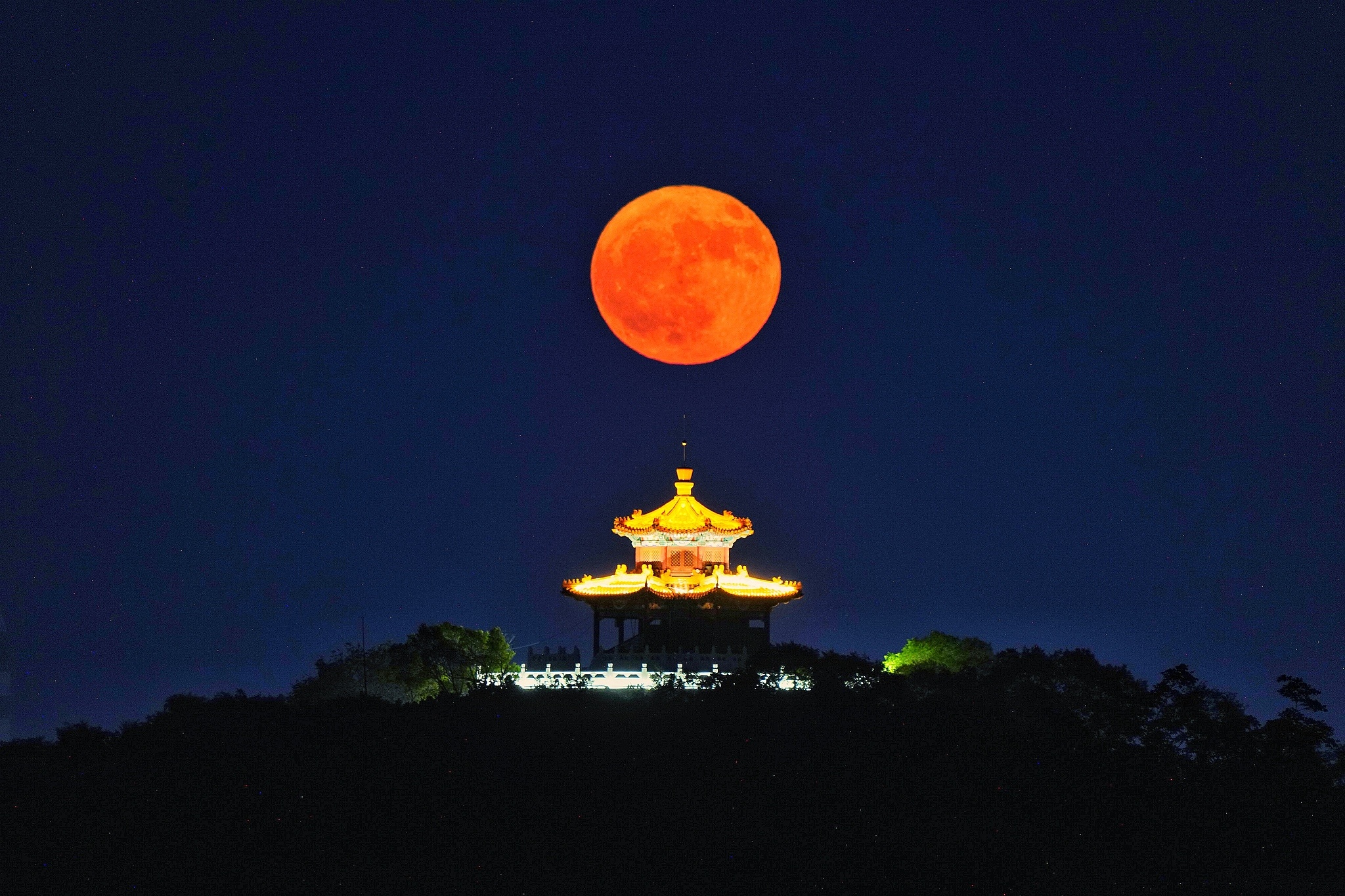 2025“最低滿月”限時登場！你看到了嗎？