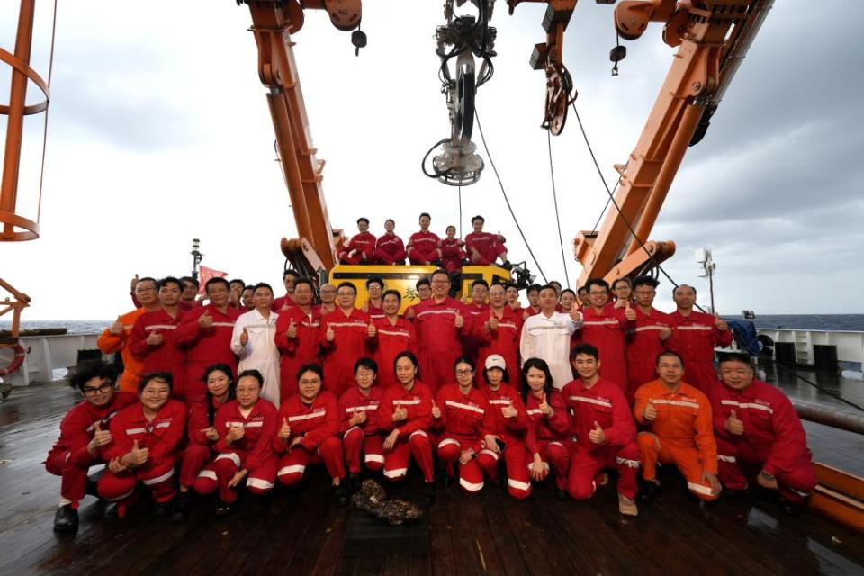 中國自主研製的6000米級深海無人遙控潛水器“海琴”號在南海成功海試 中國自主研製的6000米級深海無人遙控潛水器“海琴”號在南海成功海試