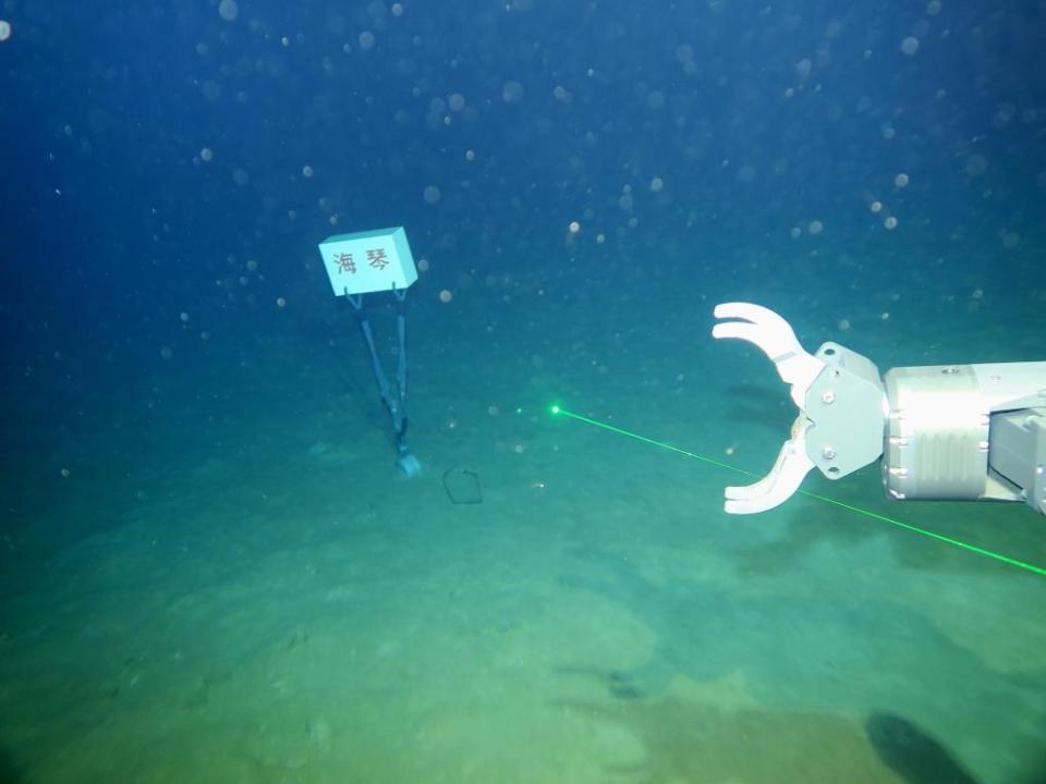 中國自主研製的6000米級深海無人遙控潛水器“海琴”號在南海成功海試 中國自主研製的6000米級深海無人遙控潛水器“海琴”號在南海成功海試