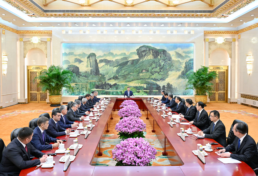 習近平集體會見上海合作組織成員國外長理事會會議外方代表團團長