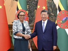 習近平會見多米尼克總統伯頓