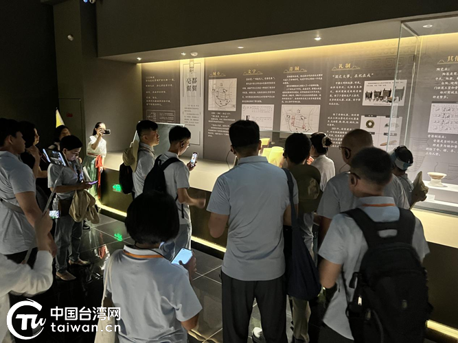 2025年台灣青年“品讀鄭州 ”交流活動走進管城探秘東城垣遺址博物館