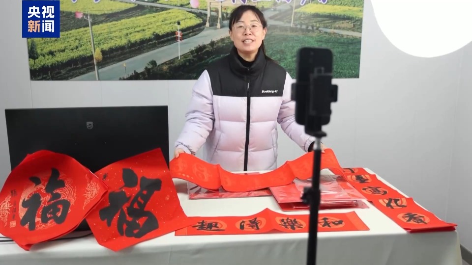 年貨市場“馬”上熱 琉璃馬、硃砂文創熱銷 年貨市場“馬”上熱 琉璃馬、硃砂文創熱銷