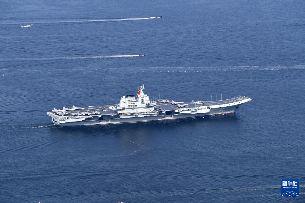 中國海軍山東艦航母編隊抵達香港