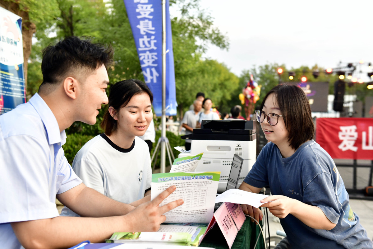 為基本實現社會主義現代化奠定更加堅實的基礎——《中共中央關於制定國民經濟和社會發展第十五個五年規劃的建議》誕生記