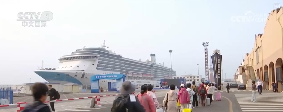 傳統文化“圈粉”外國友人 “手信新寵”憑藉獨特魅力激發入境消費活力