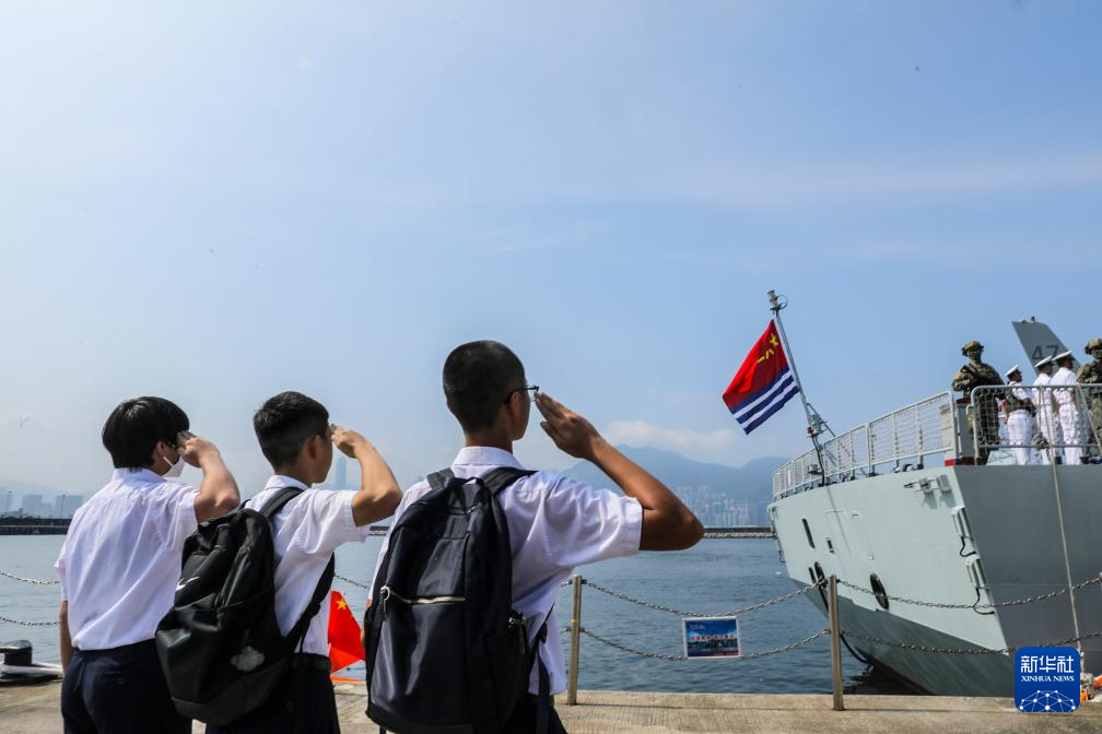 海軍山東艦航母編隊圓滿結束訪問離開香港
