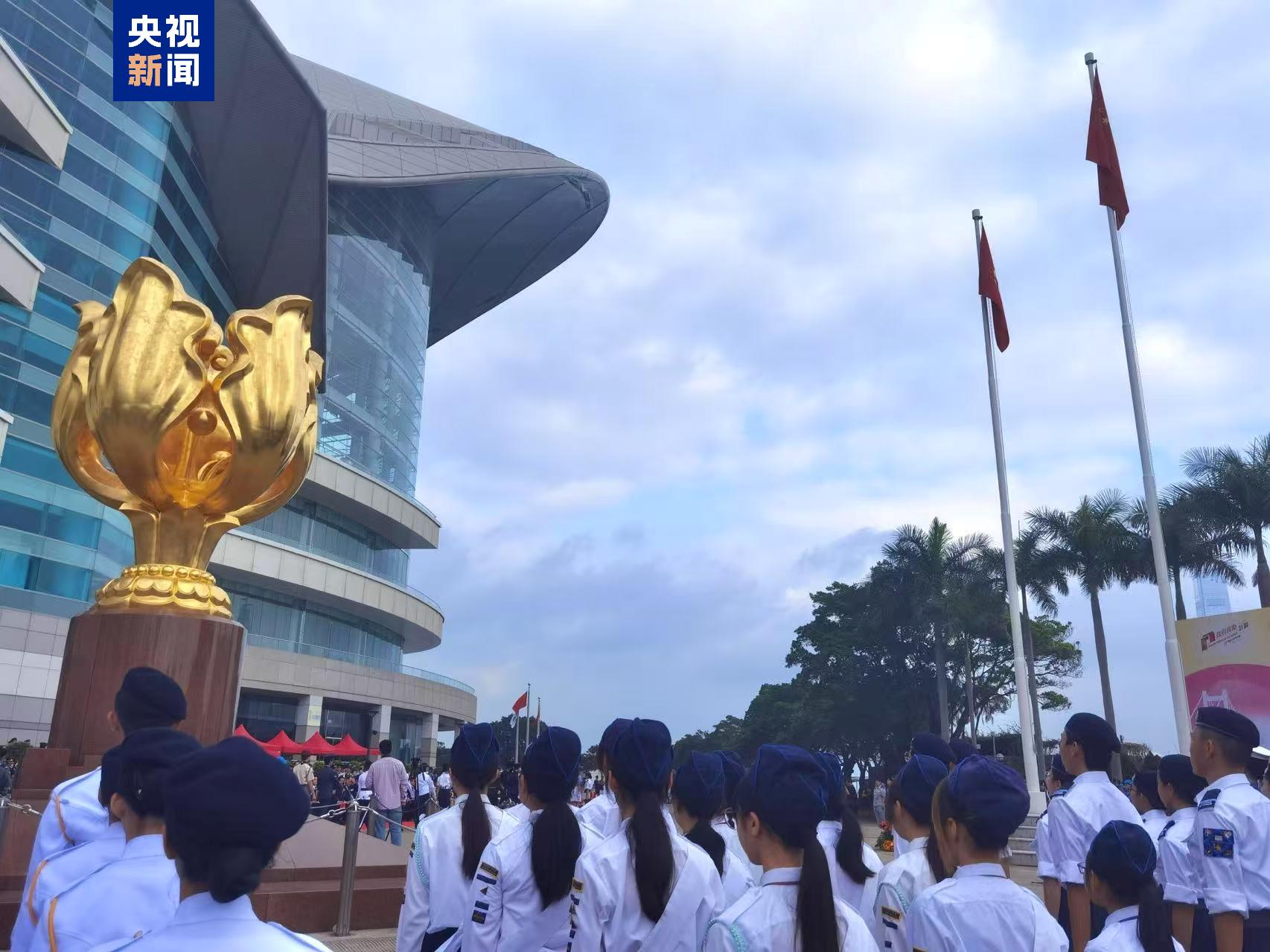 香港金紫荊廣場舉行五四升旗禮