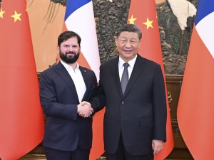 習近平會見智利總統博里奇
