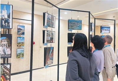 第二屆海峽兩岸中華文化峰會在京舉行，兩岸嘉賓紛紛表示—— “中華文化深深根植于我們的DNA之中”