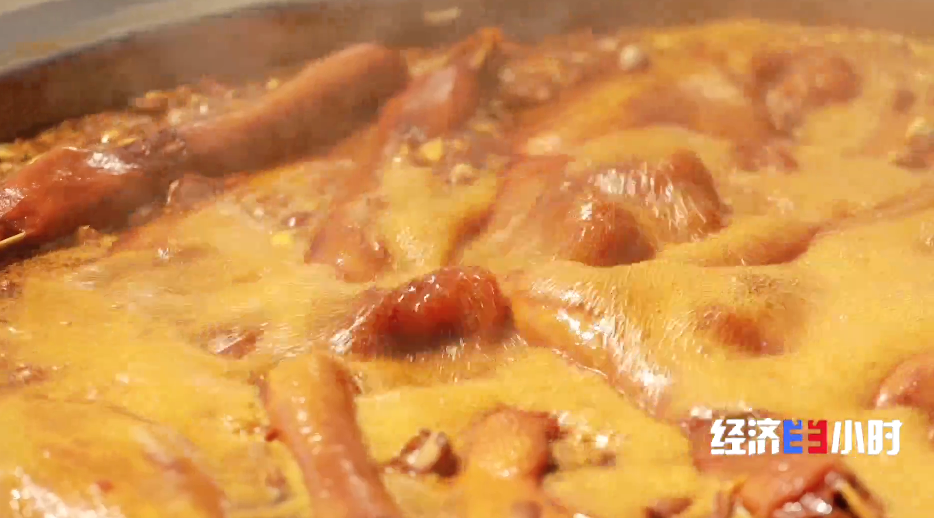 民俗盛宴引流、傳統美味出圈,非遺年貨撬動“年味經濟” 民俗盛宴引流、傳統美味出圈,非遺年貨撬動“年味經濟”