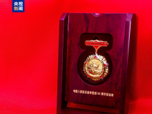 澳門舉行“中國人民抗日戰爭勝利80週年紀念章”贈送儀式 澳門舉行“中國人民抗日戰爭勝利80週年紀念章”贈送儀式