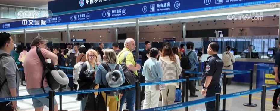 傳統文化“圈粉”外國友人 “手信新寵”憑藉獨特魅力激發入境消費活力