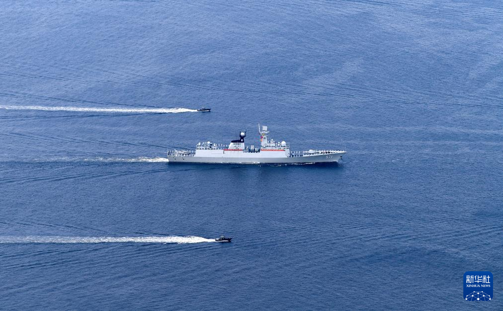 中國海軍山東艦航母編隊抵達香港