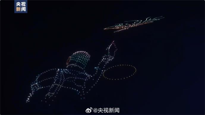 鍗冩灦鏃犱漢鏈轟笂婕旂伅鍏夌 鐐逛寒涓浗鑸ぉ楂樺厜鏃跺埢