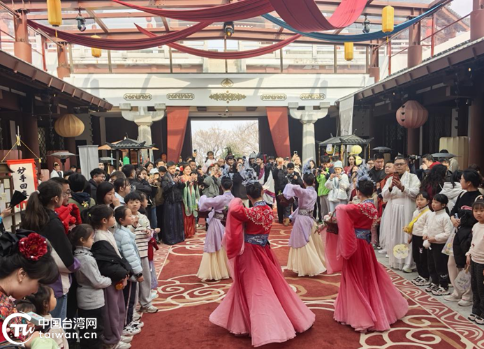 穿上漢服哭了，台灣女孩找到了爺爺説的“根”