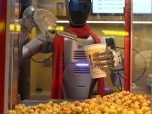 打爆米花、做咖啡、導購……人形機器人在深圳“上崗”了