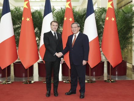 李強會見法國總統馬克龍