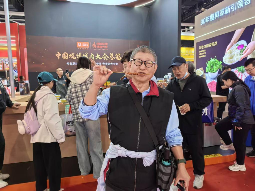台灣大叔獨自旅行 大陸網友溫情守護