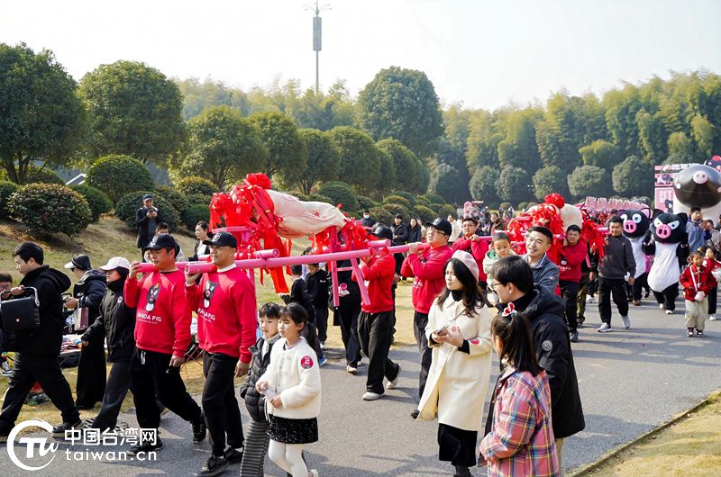 臺胞在婺城品嘗“兩頭烏”年豬宴