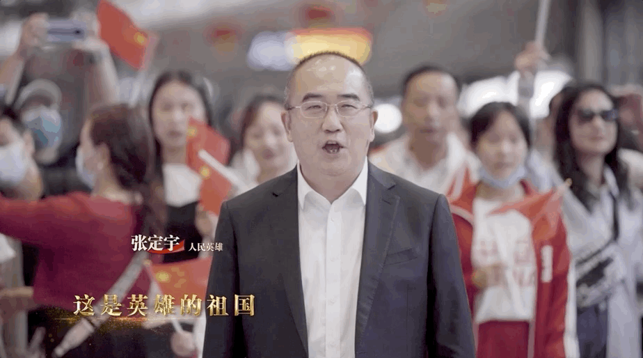 武漢這場快閃特別燃！致敬英雄城市 致敬我的祖國！