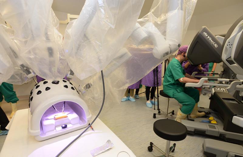 香港中大完成全球首個多專科單孔微創機械人手術臨床研究