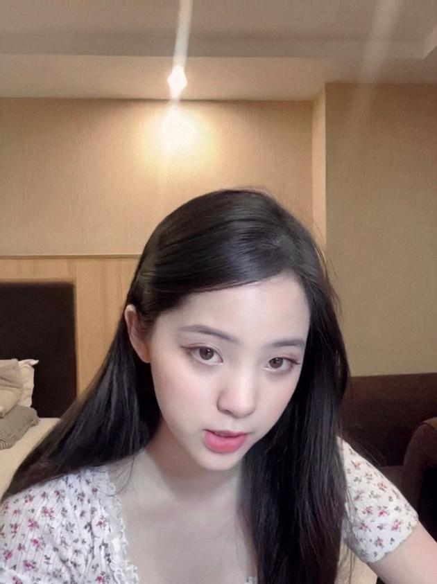 歐陽娜娜翻唱《夏天的風》得原唱溫嵐翻牌誇讚