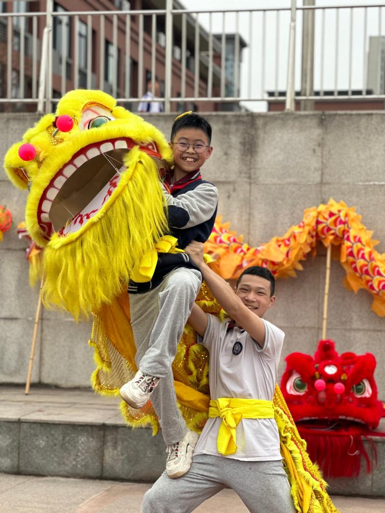 舞獅少年，火到海外！