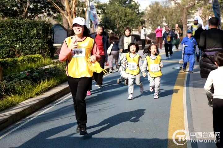 “半馬蘇河”city walk 百組兩岸親子家庭健步走