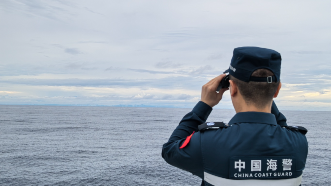 海警2304艦艇編隊位台島以東海域開展綜合執法演練